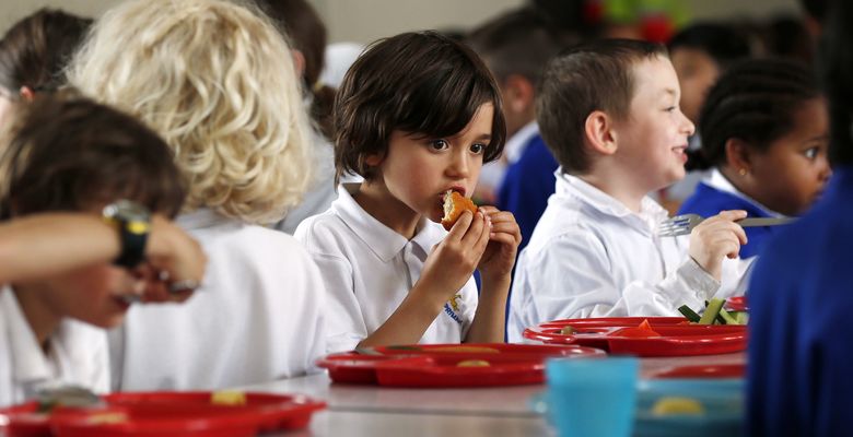 Как школьные обеды превратились в главную тему британской политики? Объясняет «Коммерсантъ UK»