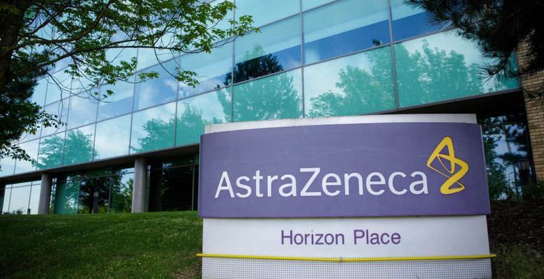 Вакцина компании AstraZeneca показала эффективность в 70% случаев