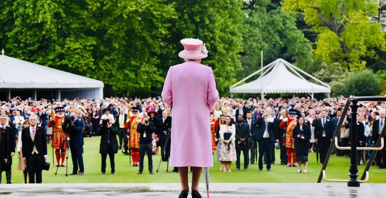 Елизавета II отменила все приемы в королевских садах в 2021 году из-за пандемии