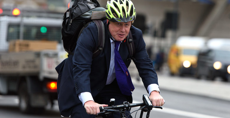 Полиция Лондона признала законной прогулку Бориса Джонсона на велосипеде вдали от дома. Но требует понятных правил