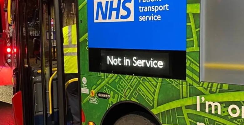 Два лондонских автобуса переделали в машины скорой помощи для больных коронавирусом