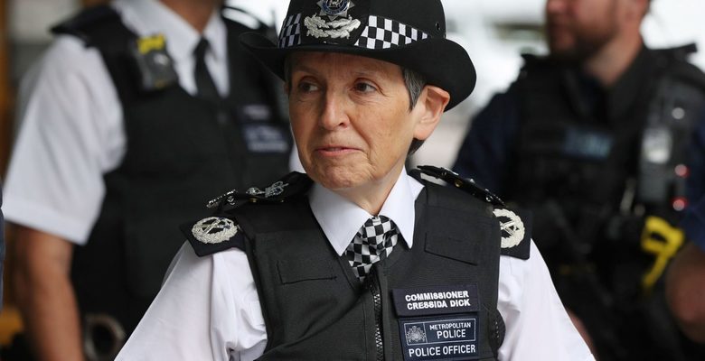Три десятка полицейских Лондона оштрафованы за коллективную стрижку в полицейском участке