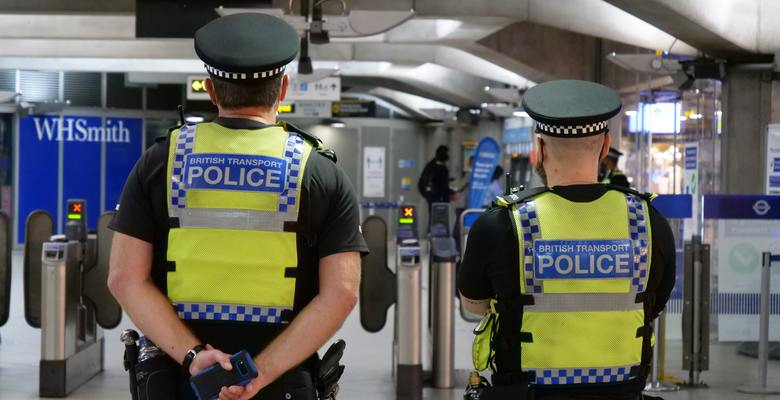 Британская полиция выписала почти 70 тысяч штрафов за нарушение правил локдауна 