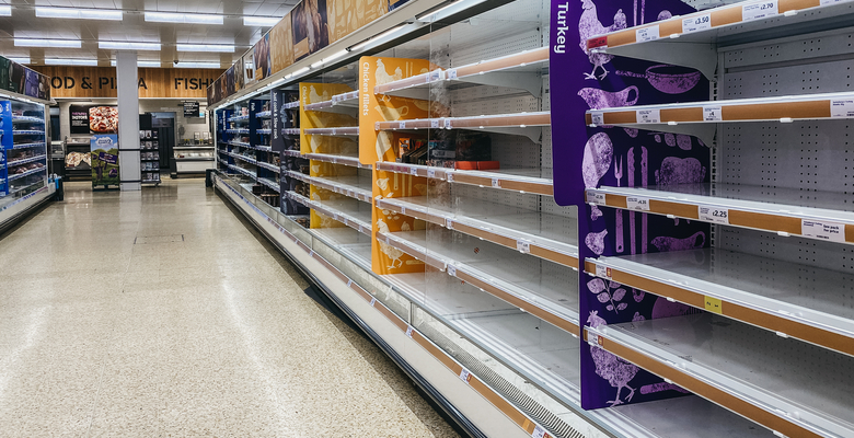 Британцы жалуются на пустые полки в магазинах. Ретейлеры объясняют дефицит нехваткой водителей, пандемией и «Брекситом»