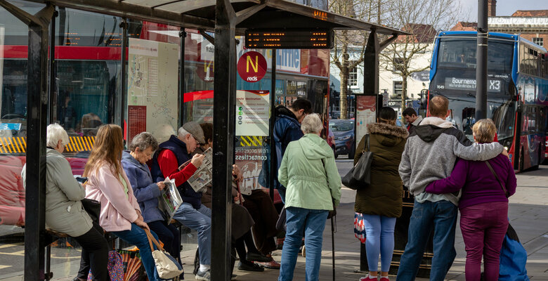 Тепло и комфорт: автобусные остановки в Британии станут отапливаемыми и начнут раздавать Wi-Fi