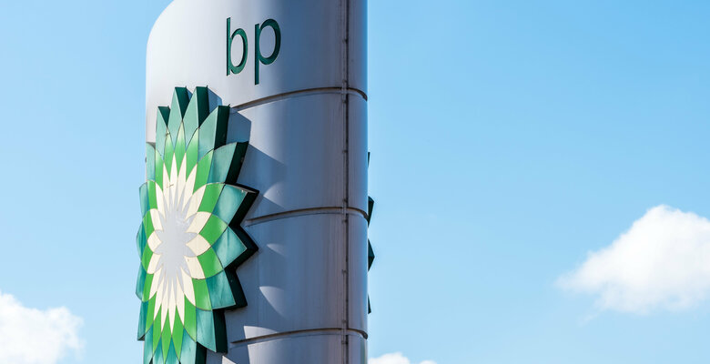 BP приостановила доставку топлива на заправки из-за нехватки водителей. Правительство утверждает, что дефицита бензина не будет