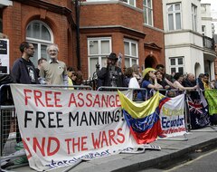 Британский суд разрешил Ассанжу обжаловать экстрадицию в США