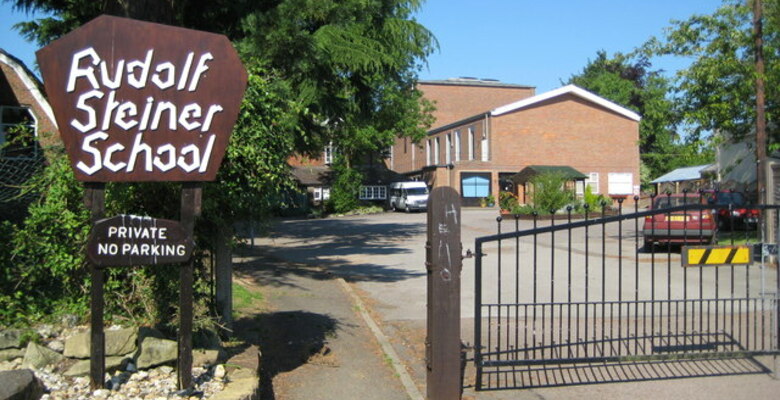 Вальдорфская школа в Кингс-Лэнгли, 1949-2019. Фото: wikipedia.org