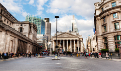 Банк Англии повысил базовую ставку и спрогнозировал рецессию