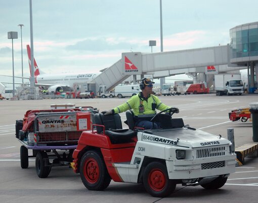 Авиакомпания Qantas попросила топ-менеджеров поработать в аэропорту