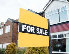 В 2023 году цены на жилье в Великобритании могут упасть на 10% 