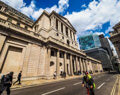 Банк Англии начнет покупать государственные долгосрочные облигации
