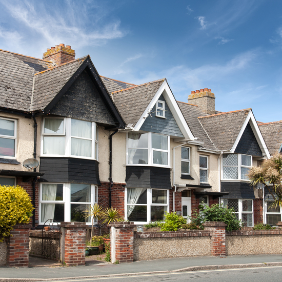 Стоимость недвижимости в Великобритании в семь раз превышает среднюю годовую зарплату