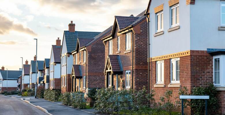 Цены на жилье в Великобритании падают самыми быстрыми темпами за последние 14 лет