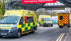 Кризис в NHS: машинам скорой помощи требуется полтора часа, чтобы добраться до пациентов