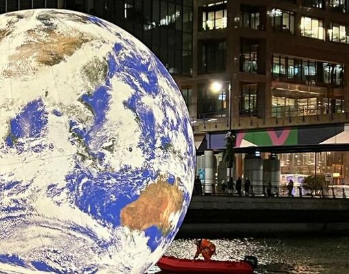 Земля в иллюминаторе: популярная инсталляция вернулась в Лондон