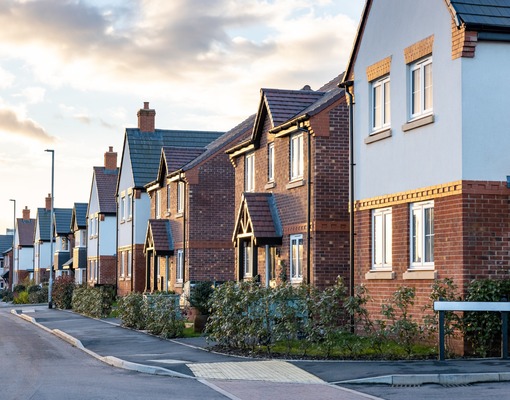 Британские домовладельцы выставляют недвижимость на продажу по завышенным ценам
