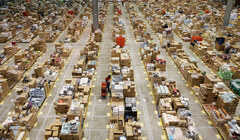 Работники Amazon в Британии впервые вышли на забастовку. Они требуют повышения зарплаты до уровня их коллег в США