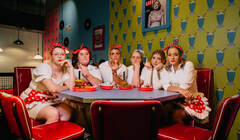Закусочная с грубым персоналом Karen's Diner появится в Лондоне (и даже предложит гостиничные услуги)