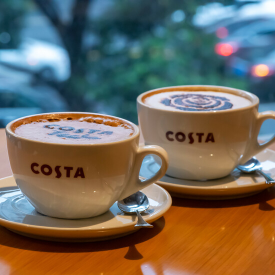 Напитки покрепче: в каких сетевых кофейнях Британии подают самый крепкий кофе