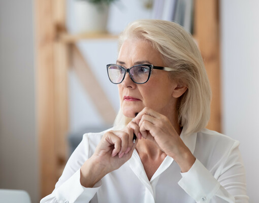 Британцы старше 50 лет все чаще уходят с работы. Но причина не в том, что они болеют