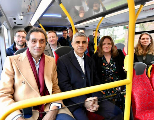 Садик Хан представил маршрут новой автобусной схемы в Лондоне