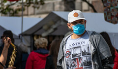 В Великобритании обнаружен новый штамм ковида. Эксперты призывают снова носить маски