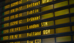 В британских аэропортах возникли проблемы с электронными паспортными воротами
