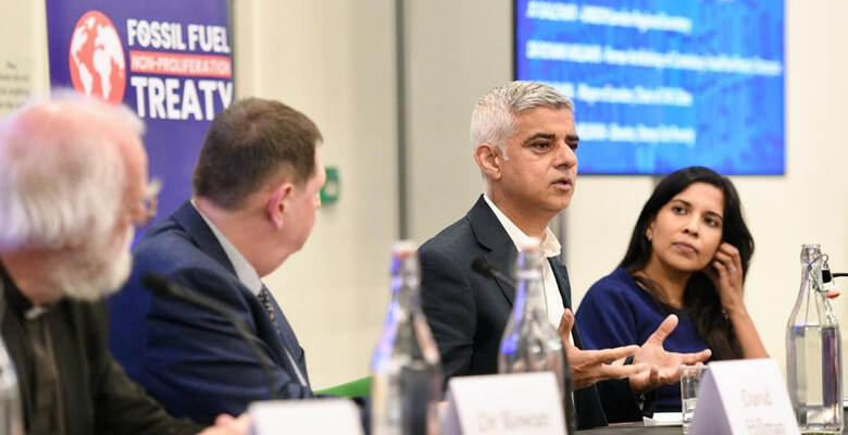 Фото: https://twitter.com/SadiqKhan