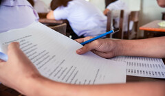 Ofqual отказался смягчить экзаменационные критерии для учеников, пропустивших занятия из-за забастовок