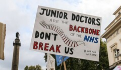 Младшие врачи и больничные врачи высшей категории проведут первую совместную забастовку