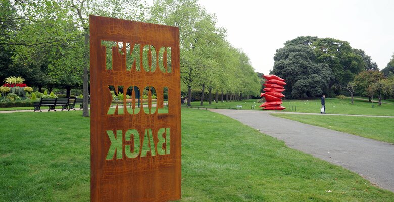 Работа участника Frieze Sculpture — 2022. Фото: twitter.com/Tim_Etchells