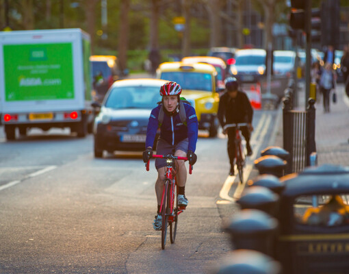 Уступи дорогу: почему британцы недовольны велосипедистами