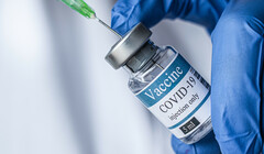 Вакцину против коронавируса будут продавать в аптеках