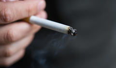 Британский парламент поддержал запрет на курение для будущих поколений. Что это такое и как он будет действовать?