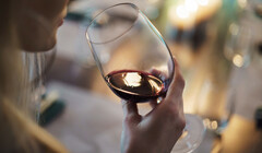 Опустим бокалы: потребление вина в мире упало почти до 30-летнего минимума