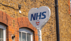 Наши рассказали: NHS — любовь и ненависть