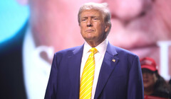 Дональд Трамп вводит 25-процентные пошлины на импорт автомобилей в США. Как это скажется на Великобритании?