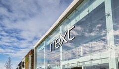Прибыль ретейлера Next впервые достигла 1 миллиарда фунтов