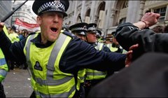Полиция арестовала трех участников демонстрации у здания парламента Великобритании