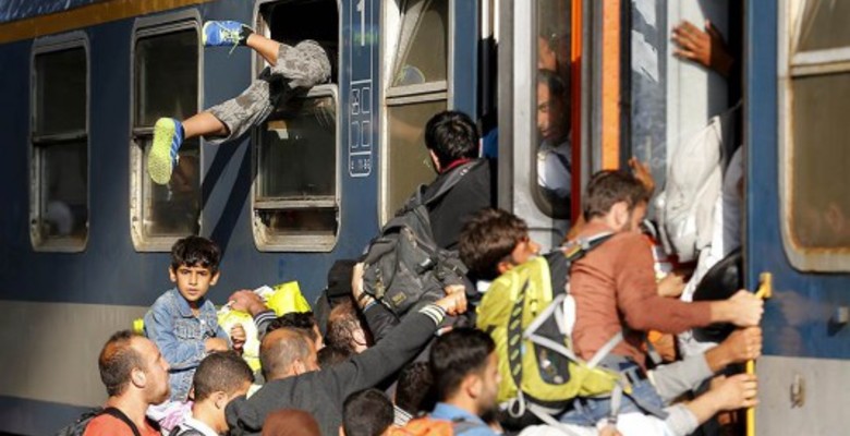 Мигранты в Венгрии прорываются на Запад