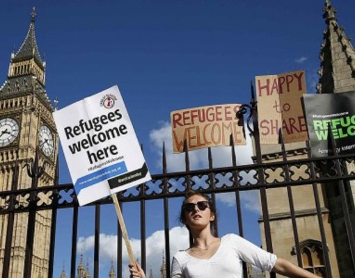 В европейских городах прошли митинги в поддержку беженцев и против них