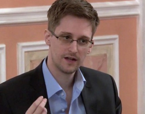Эдвард Сноуден рассказал о том, как спецслужбы взламывают мобильные телефоны для ведения слежки