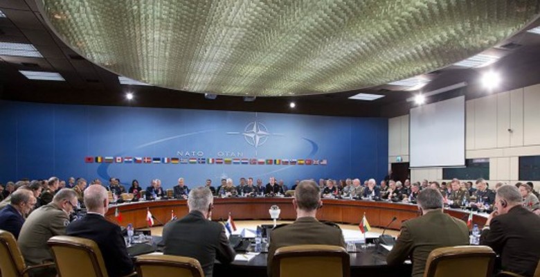 НАТО соберет войска у российских границ