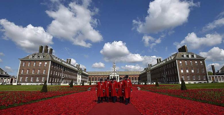  phото: Toby Melville TPX IMAGES OF THE DAY / Reuters