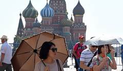Цена на поездку в Россию упала в два раза