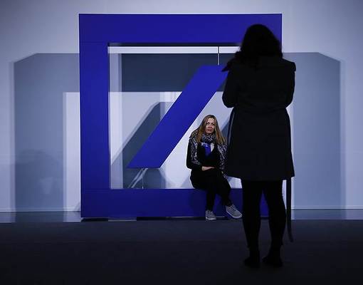 Прибыль Deutsche Bank упала почти на 100%