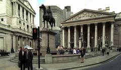 Банк Англии впервые с 2009 года снизил базовую ставку с 0,5% до 0,25%