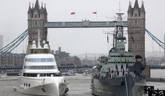 Роскошная яхта в центре Лондона: российский миллиардер поразил столицу.