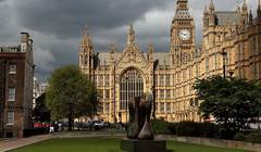 Британских парламентариев просят на выход